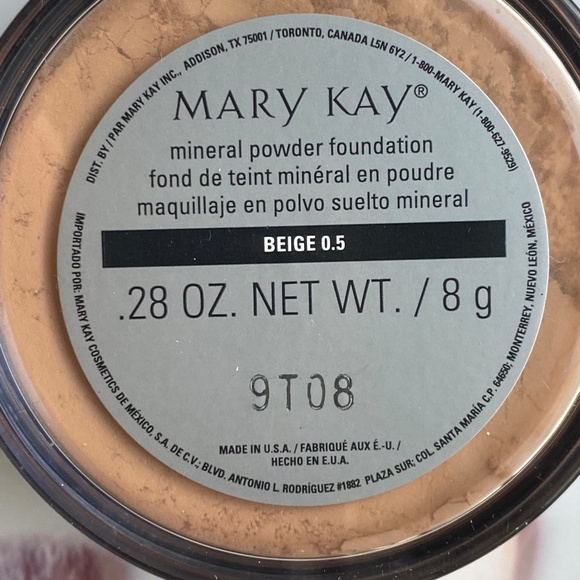 New in box Mary Kay mineral powder foundation